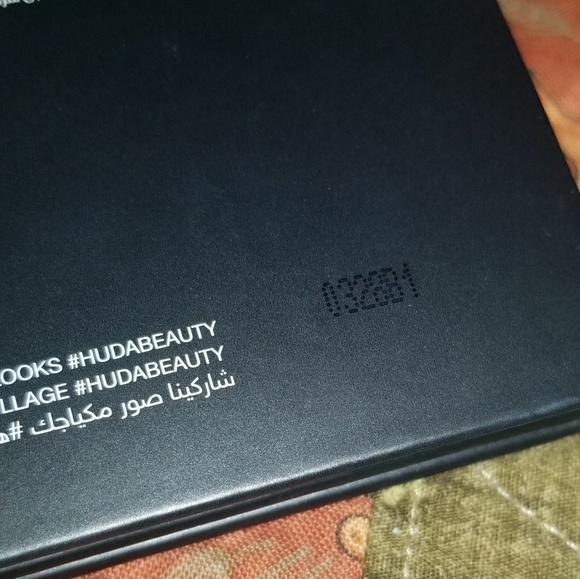 100% authentic huda beauty desert dust palette - Picture 4 of 4